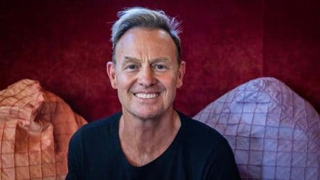 La alegría de vivir de Jason Donovan: “No hay que parchear nada con adicciones”
