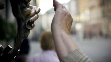 Psychologie: Wie Krisen Aberglauben fördern