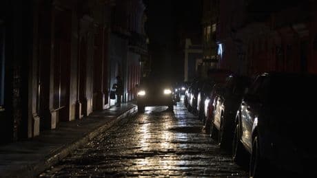 Un apagón masivo deja a oscuras a todo Puerto Rico por la "inesperada" parada de todas las centrales