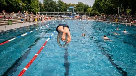 Wetter zu unbeständig: Durchwachsene Saison für Freibäder
