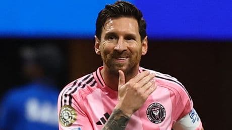 Messi toont klasse op WK voor clubs met vrije trap, Mbappé ontslagen uit ziekenhuis