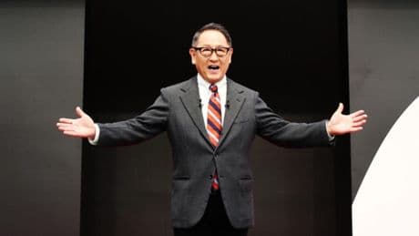 Akio Toyoda, presidente de Toyota: “Siempre habrá personas en la compañía interesadas en desarrollar deportivos eléctricos, pero yo prefiero el olor de la gasolina y un motor que haga ruido”