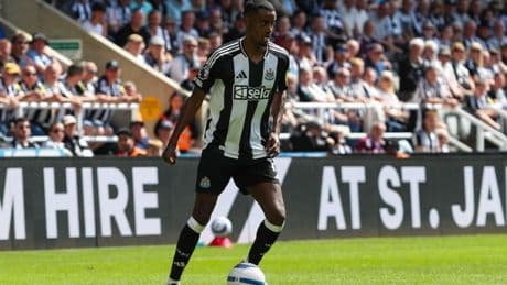 Why is Alexander Isak not playing for Newcastle against Arsenal?