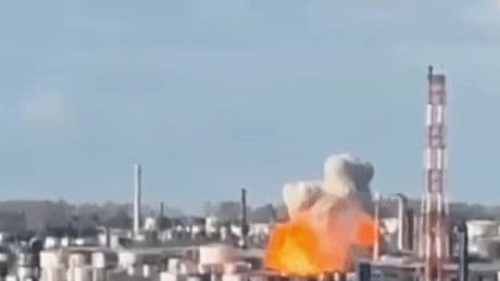 Ukraine greift eine der größten russischen Raffinerien an