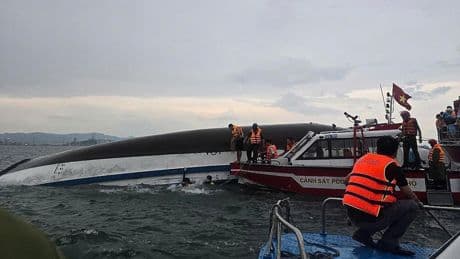 Al menos 29 muertos tras volcar un barco turístico en Vietnam