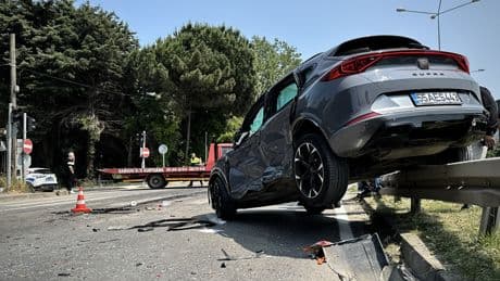 Samsun'da panelvan ile otomobilin çarpıştığı kazada 6 kişi yaralandı