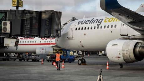Francia pide explicaciones a Vueling y a España por el desalojo de jóvenes judíos de un avión en Valencia