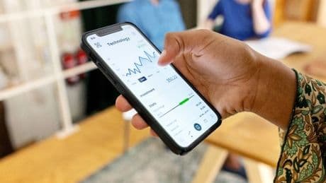 Brits are becoming more confident but also more cautious investors, study finds