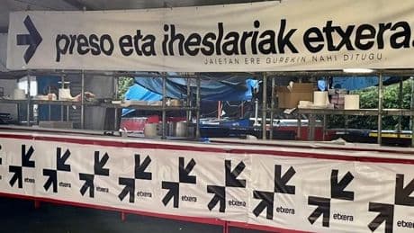 Denuncian que las fiestas de Vitoria están «plagadas» de carteles en favor de ETA y sus presos