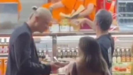 Haaland, dai gol ai&hellip; panini: a Roma si gode lo street food tra la gente