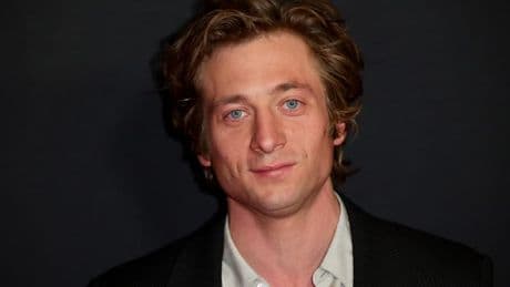 L'acteur et star de "The Bear" Jeremy Allen White devient le nouvel ambassadeur de Louis Vuitton