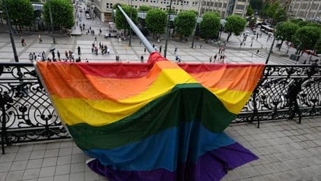 Hamburg setzt mit Pride-Flagge am Rathaus ein Zeichen – auch gegen Merz' Aussagen