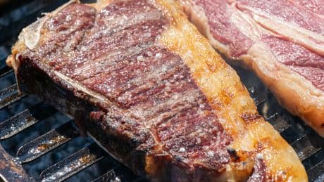 El restaurante de carretera de la A-4 que está a una hora de Madrid y es conocido por su chuletón