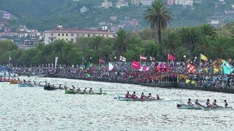 La Spezia, ecco il Palio del Golfo. La sfilata delle Borgate accende il centro città