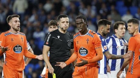 La Real Sociedad, frustrada con el arbitraje de García Verdura ante el Celta
