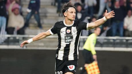 Ligue 1: Estéban Lepaul prolonge jusqu'en 2028 à Angers