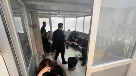 İsrail'i protesto eden 8 gence kötü muamele