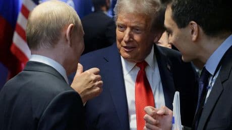«Je rentrerai aux États-Unis» : Donald Trump se trompe encore sur l’Alaska lors du sommet avec Vladimir Poutine