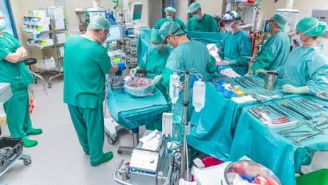 Weltweit einzigartiger Eingriff - Diese Technik macht unmögliche Krebs-OP möglich
