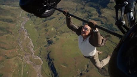 Tom Cruise entre à nouveau au Guinness World Record grâce à une cascade dingue dans Mission Impossible 8