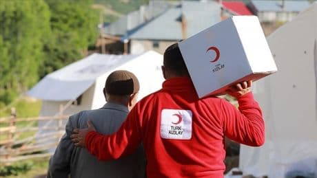 Sındırgı'daki depremzedeler yalnız değil: Türk Kızılay'ından 24 saat gıda desteği