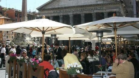 Case e affitti scontati a camerieri e baristi: spinta al turismo, il governo stanzia 120 milioni