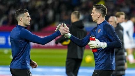 Sale Iñaki Peña y entra Szczesny