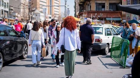 Iran : trois ans après la mort de Mahsa Amini, les rebelles du hidjab gagnent du terrain