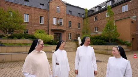 Religion: Ein Tod wie gemalt - Frauen im Kloster trauern um Papst