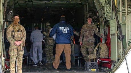 La Justicia frena a Trump y bloquea las deportaciones de venezolanos bajo la Ley de Extranjería de 1798