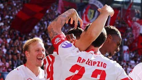 Anspielung auf Xavi-Abgang? - Leipzig-Kapitän Raum krönt Baumgartner zum König