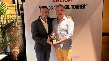Rubén Fontes recibe el premio "Luis Gil Torres" como mejor delegado de Primera División