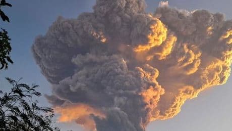 Indonesien: Vulkan Lewotobi Laki-Laki auf Flores ausgebrochen, Flüge nach Bali gestört