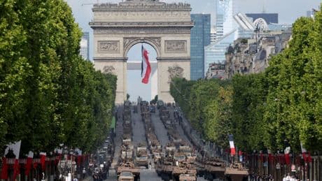 A Paris, le défilé d’une armée « prête au combat » pour le 14 juillet dans un contexte de guerre en Europe