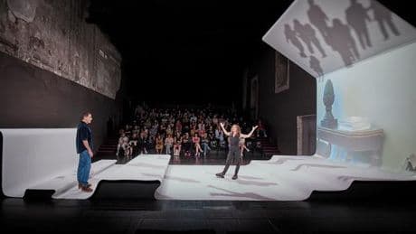 Au Festival d’Avignon, les « Affaires familiales » s’incarnent sur le plateau d’Emilie Rousset