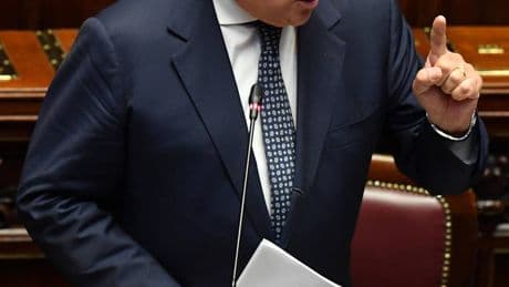 "Prezzolato dalla propaganda israeliana". I vergognosi insulti dei 5S a Tajani