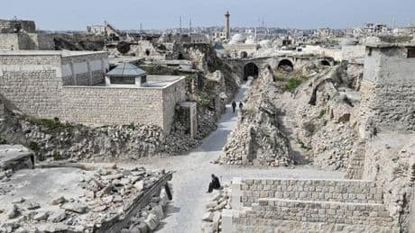 « On n’a rien pu sauver » : en Syrie, les commerçants du souk d’Alep tentent de se relever