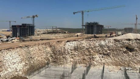 CHP'li Gökan Zeybek'ten Sazlıdere'deki betonlaşmaya sert tepki: 'Talanda bir doyma noktanız yok mu?'