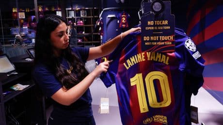 Lamine Yamal deja el 19 y se enfrenta al peso histórico del 10 en plena polémica por su transgresora fiesta de cumpleaños
