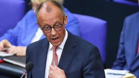 Bundestag: Bundeskanzler Friedrich Merz gerät bei Debatte unter Druck