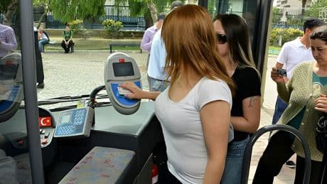 O kentte toplu taşıma araçlarında yeni dönem! Otobüslere artık sadece böyle binilecek