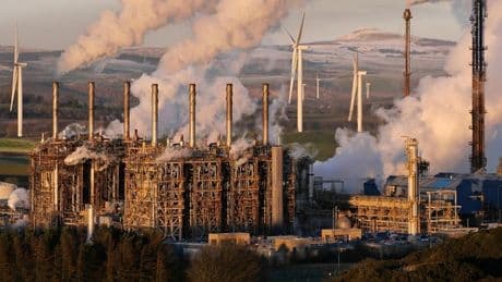 Russia, crollano i ricavi da petrolio e gas: perdite per 10 miliardi in un anno. Fondi per la guerra a rischio e incubo recessione