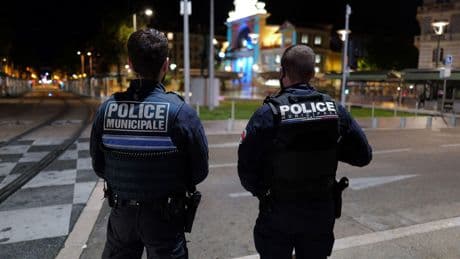 Couvre-feu et autorisations parentales : un maire des Yvelines limite les déplacements des mineurs la nuit