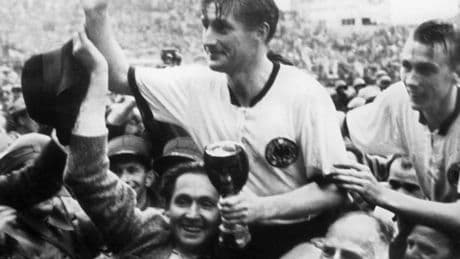 „Das Wunder von Bern“: Mit dem WM-Sieg 1954 endet die Nachkriegszeit für den Fußball