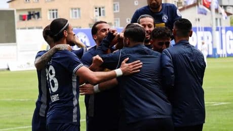İskenderunspor'u mağlup eden Sarıyer 1. Lig'e yükseldi