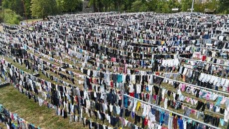 Spaß-Aktion mit großem Ziel: Längste Leine mit Socken - Zeulenroda-Triebes will Rekord
