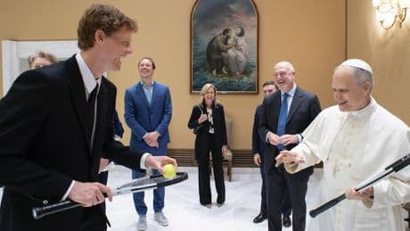 Sinner dal Papa: &quot;Giochiamo?&quot;, la risposta e il regalo a Leone XIV