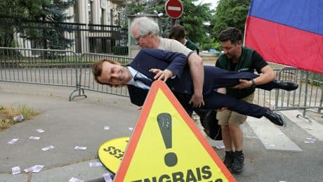 Paris: Aktivisten stehlen Macrons Wachsfigur aus Museum