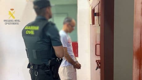 Un profesor y padre de familia se hace pasar por un niño para conseguir material sexual de una menor de 10 años