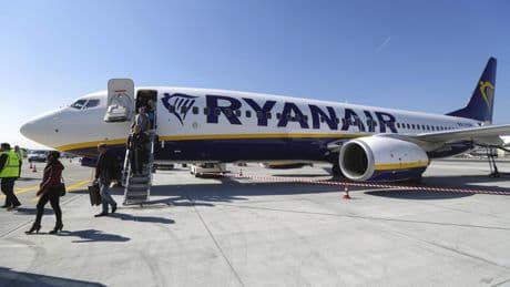 La huelga de los trabajadores de tierra de Ryanair comienza este viernes sin mayores incidentes, aunque con retrasos